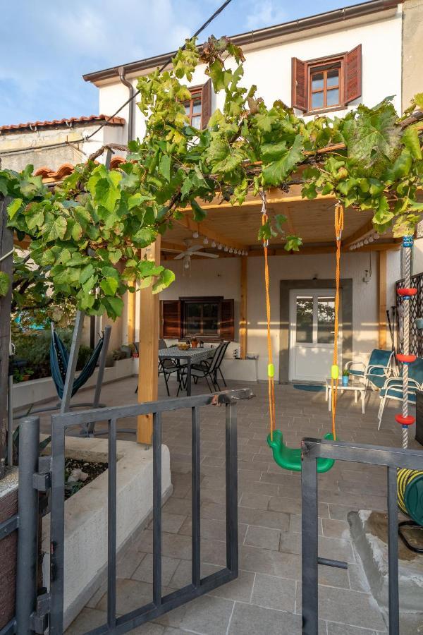 Holiday House Nova Stara Baška المظهر الخارجي الصورة